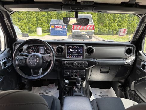 Used 2023 Jeep Gladiator Sport AWD/4WD image 14