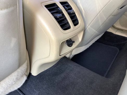 Used 2016 Ford Taurus SE FWD image 29