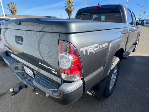 Used 2015 Toyota Tacoma PreRunner image 2