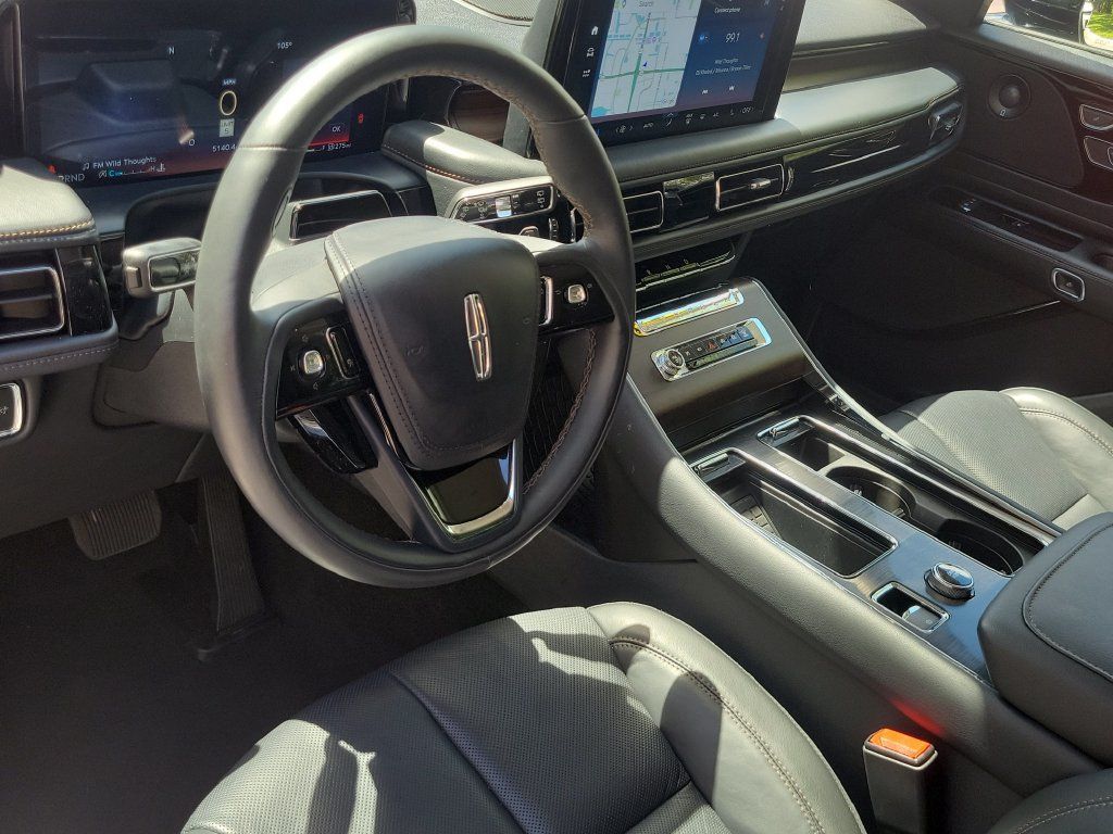 Used 2025 Lincoln Aviator Reserve w/ Jet Appearance Package RWD image 21