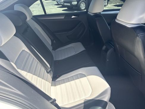Used 2016 Volkswagen Jetta Sport FWD image 17