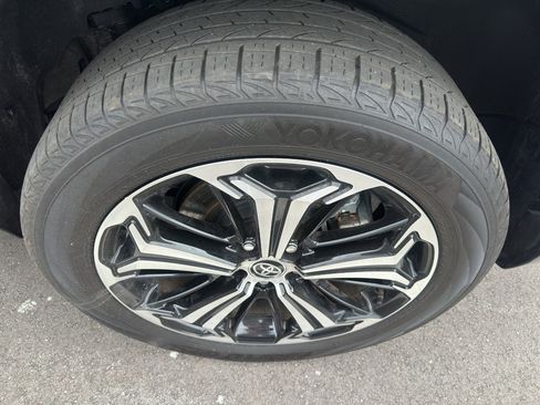 Used 2024 Toyota RAV4 XSE AWD/4WD image 19