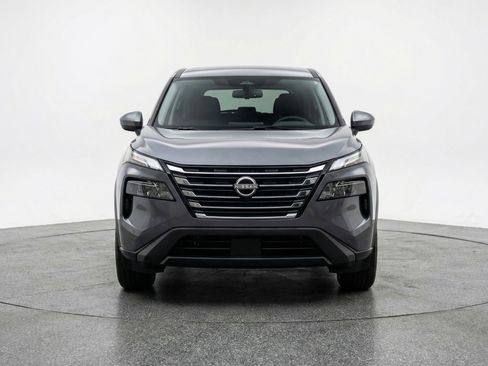 Used 2025 Nissan Rogue SV FWD image 2