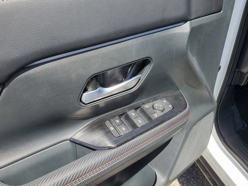 Used 2025 Nissan Kicks SR AWD/4WD image 17