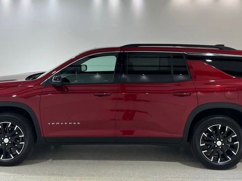 Used 2025 Chevrolet Traverse LT w/ Sun and Wheel Package image 2