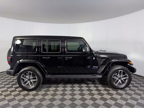 Used 2024 Jeep Wrangler Unlimited w/ Convenience Group AWD/4WD image 5