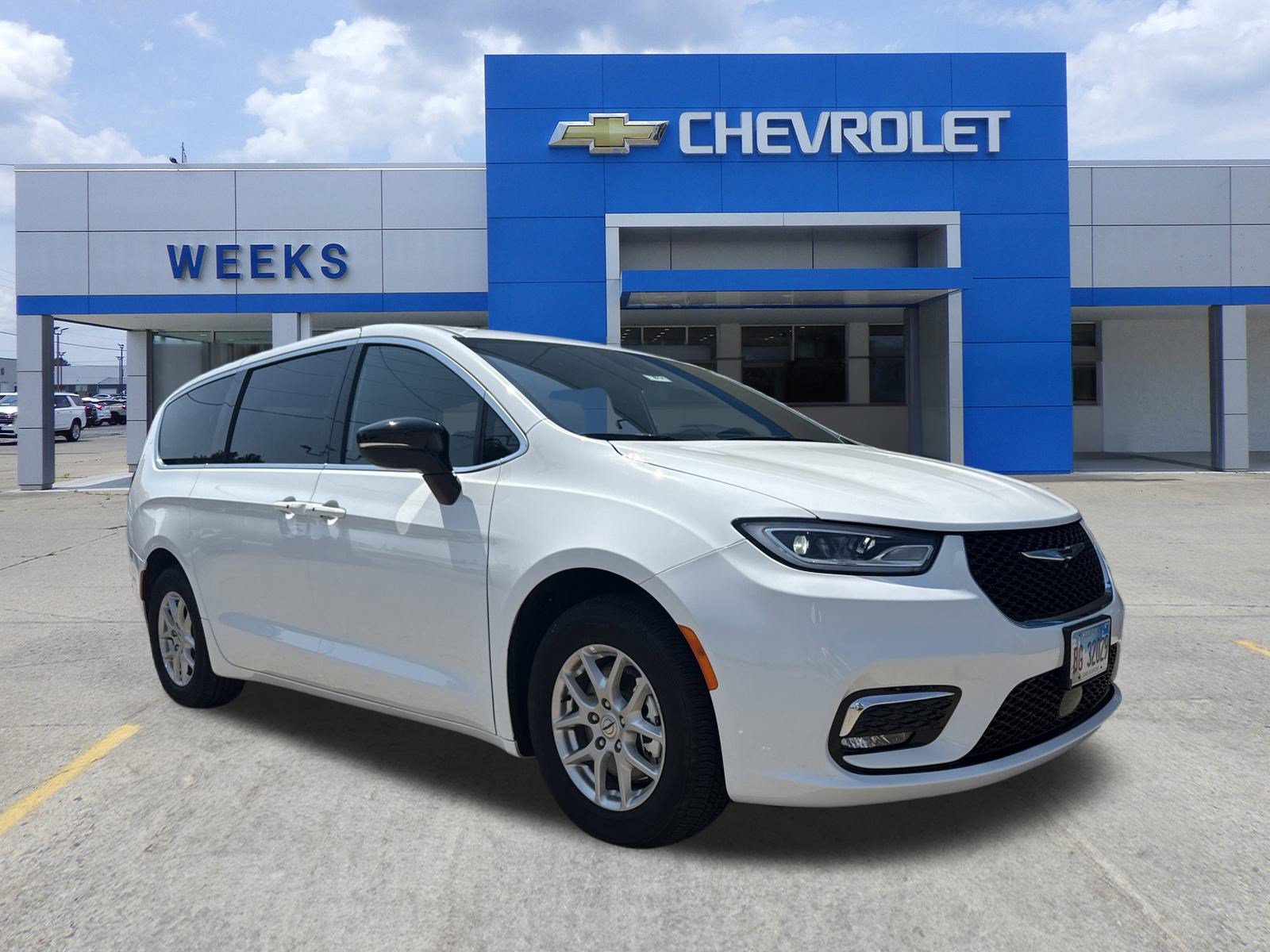 Used 2025 Chrysler Pacifica Select FWD image 1