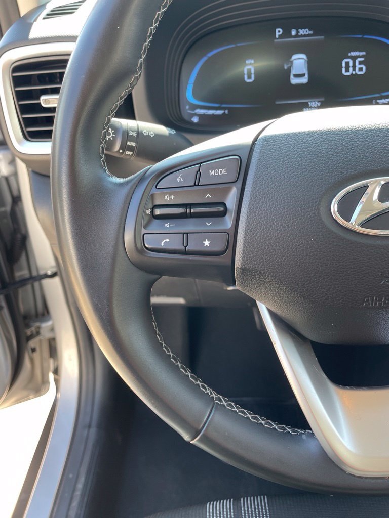 Used 2025 Hyundai Venue SEL FWD image 15