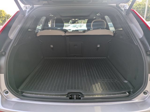 Certified 2026 Volvo XC60 B5 Plus w/ Climate Package AWD/4WD image 17