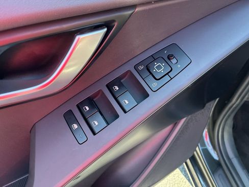 Used 2025 Kia Niro LX FWD image 13