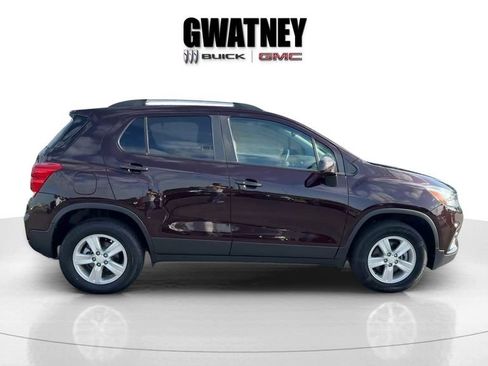 Used 2022 Chevrolet Trax LT w/ Driver Confidence Package AWD/4WD image 2