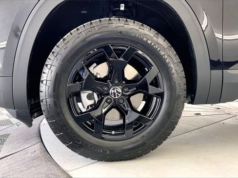 New 2026 Volkswagen Atlas Peak Edition image 12