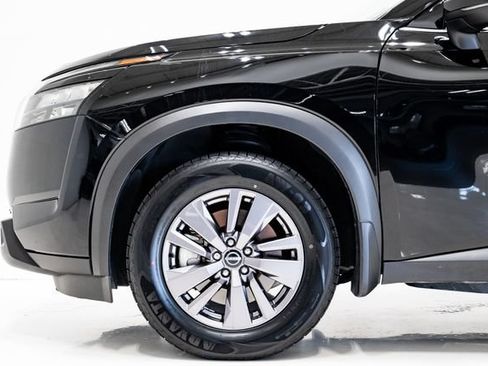 Used 2023 Nissan Pathfinder SV w/ SV Premium Package AWD/4WD image 32