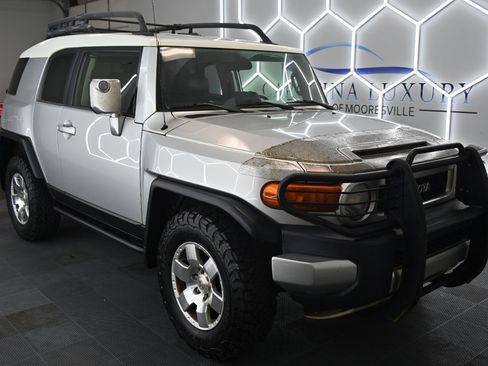 Used 2007 Toyota FJ Cruiser 4WD image 5