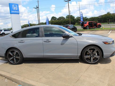 Used 2023 Honda Accord Sport image 3