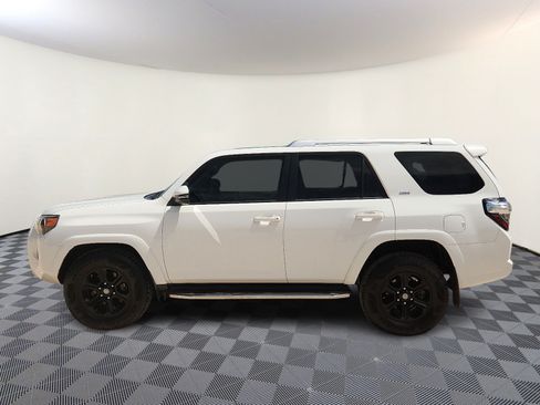 Used 2016 Toyota 4Runner SR5 Premium RWD image 2