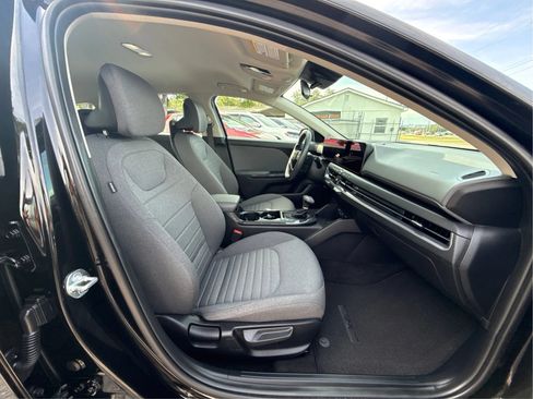 Used 2025 Kia K4 EX FWD image 23
