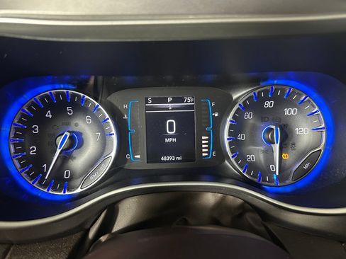Used 2017 Chrysler Pacifica LX FWD image 13