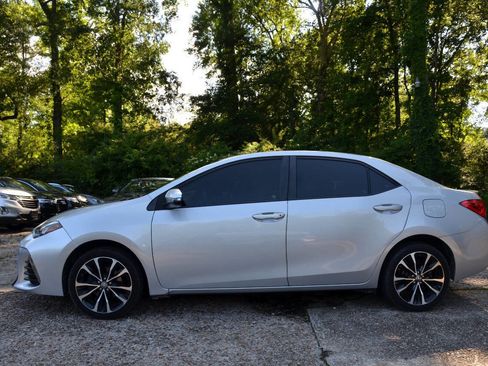 Used 2017 Toyota Corolla SE w/ SE Premium Package FWD image 9