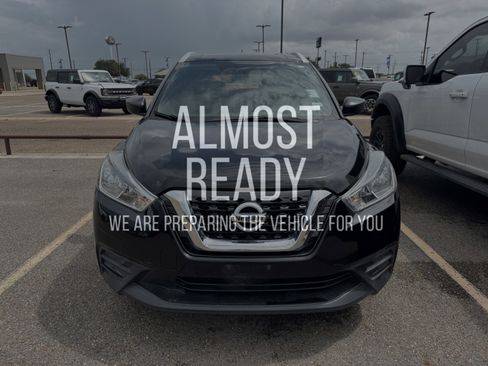 Used 2019 Nissan Kicks S FWD image 1