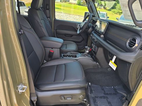 New 2025 Jeep Gladiator Sport image 24