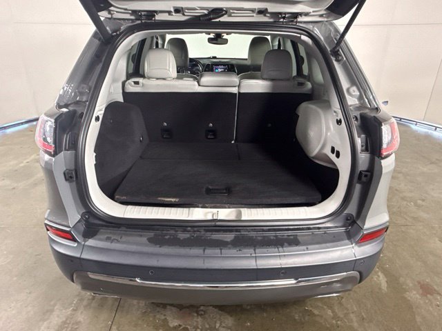 Used 2019 Jeep Cherokee Limited w/ Luxury Group AWD/4WD image 29