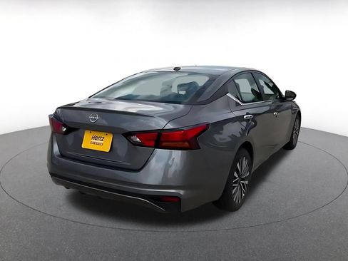 Used 2025 Nissan Altima 2.5 SV FWD image 14