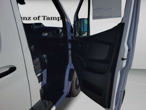 Used 2025 Mercedes-Benz Sprinter 2500 image 28