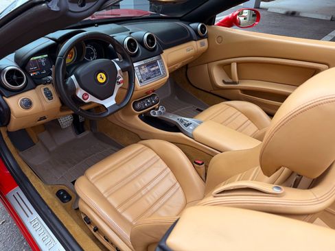 Used 2010 Ferrari California image 29