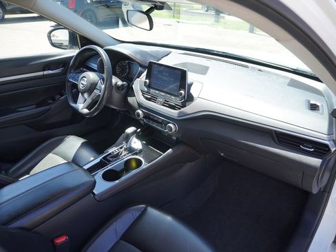 Used 2024 Nissan Altima 2.5 SR FWD image 28