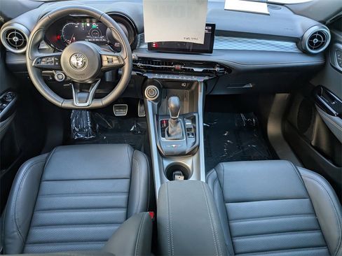 Used 2025 Alfa Romeo Tonale w/ Premium Package image 16