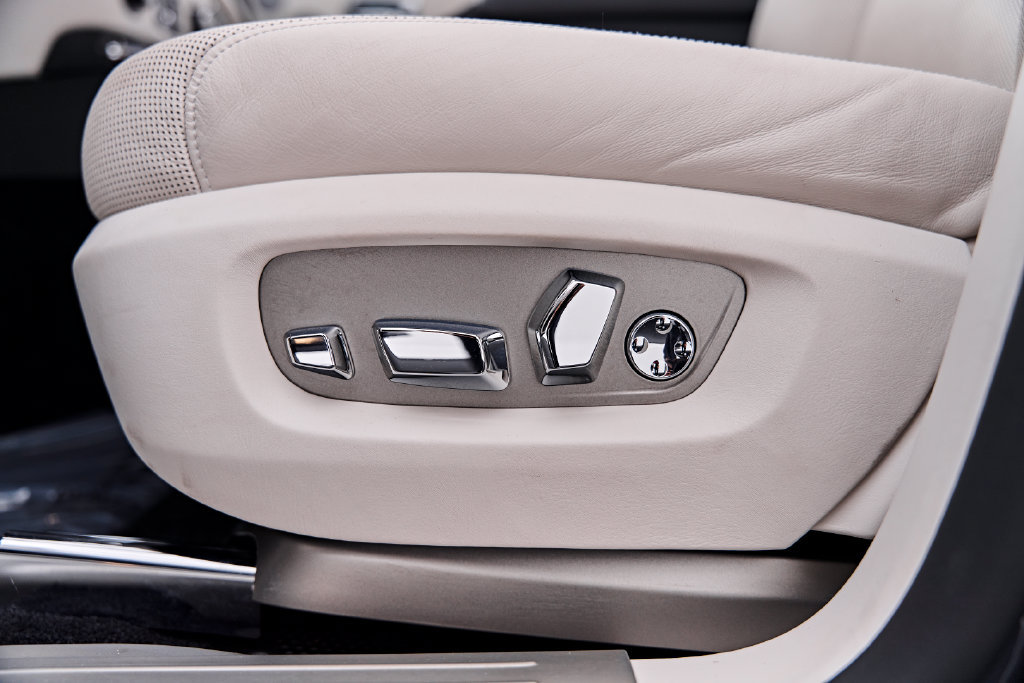 Used 2016 Rolls-Royce Ghost RWD image 44