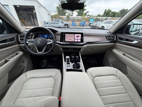 Used 2025 Volkswagen Atlas SEL AWD/4WD image 31