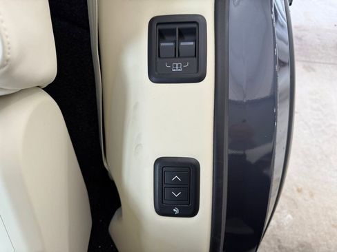 Used 2024 Land Rover Range Rover Long Wheelbase SE AWD/4WD image 24