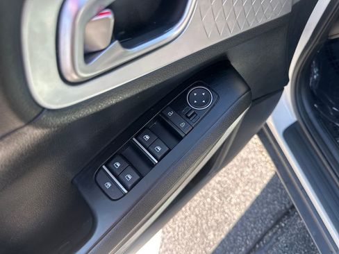 Used 2024 Kia Soul LX w/ Option Group 015 FWD image 23