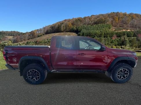 Used 2025 Chevrolet Colorado ZR2 image 8