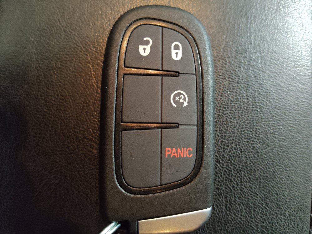 Used 2020 Jeep Cherokee Latitude Plus AWD/4WD image 32