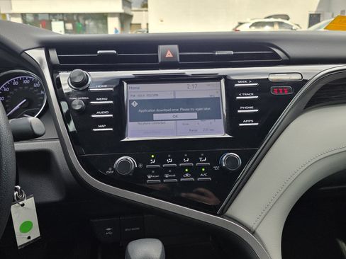 Used 2019 Toyota Camry L image 18