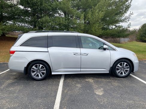 Used 2015 Honda Odyssey Touring image 2