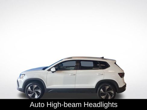 Used 2025 Volkswagen Taos SE AWD/4WD image 15