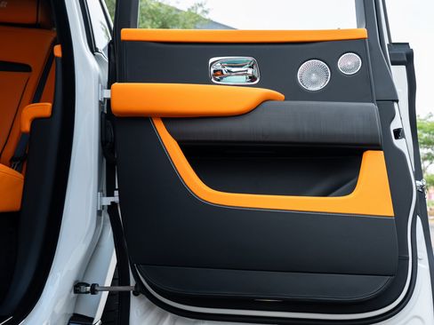 Used 2025 Rolls-Royce Cullinan image 12