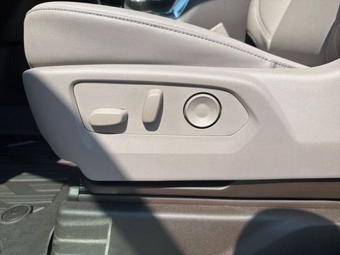 New 2026 GMC Sierra 1500 SLT image 18