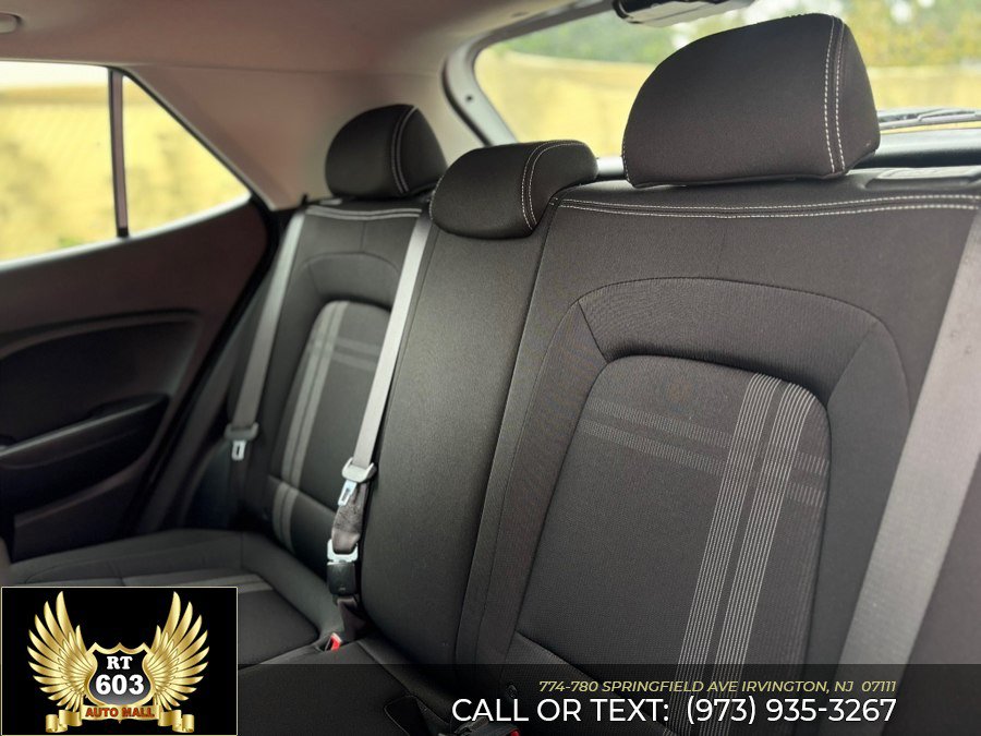 Used 2025 Hyundai Venue SEL FWD image 9