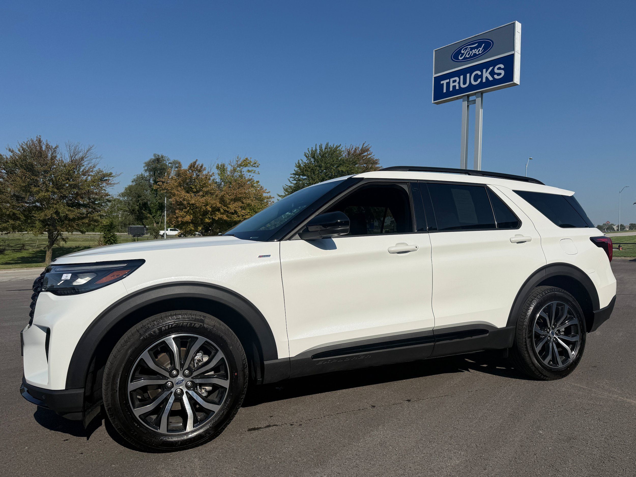 Used 2026 Ford Explorer ST-Line AWD/4WD image 4