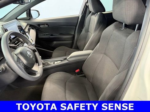 Used 2019 Toyota C-HR LE FWD image 5
