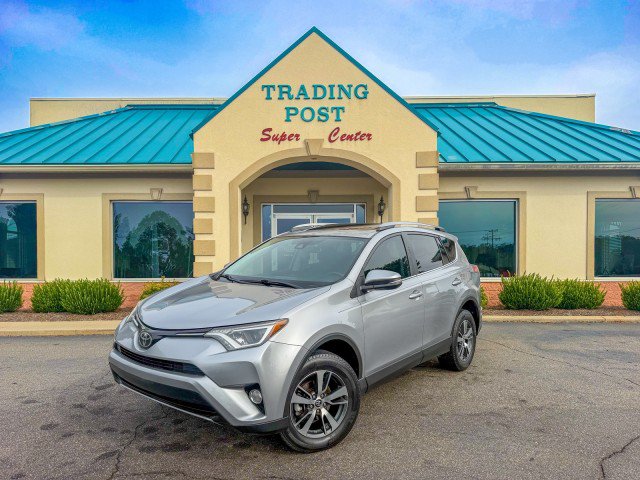 Used 2017 Toyota RAV4 XLE FWD image 2