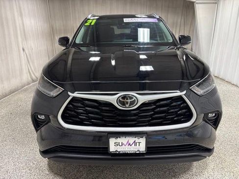Used 2021 Toyota Highlander XLE AWD/4WD image 8
