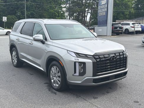 Used 2024 Hyundai Palisade SEL FWD image 3