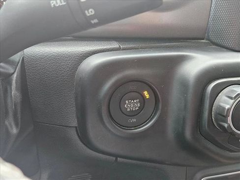 Used 2023 Jeep Gladiator Sport image 22