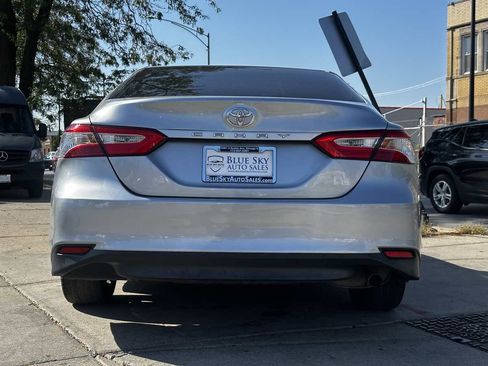 Used 2018 Toyota Camry LE image 5